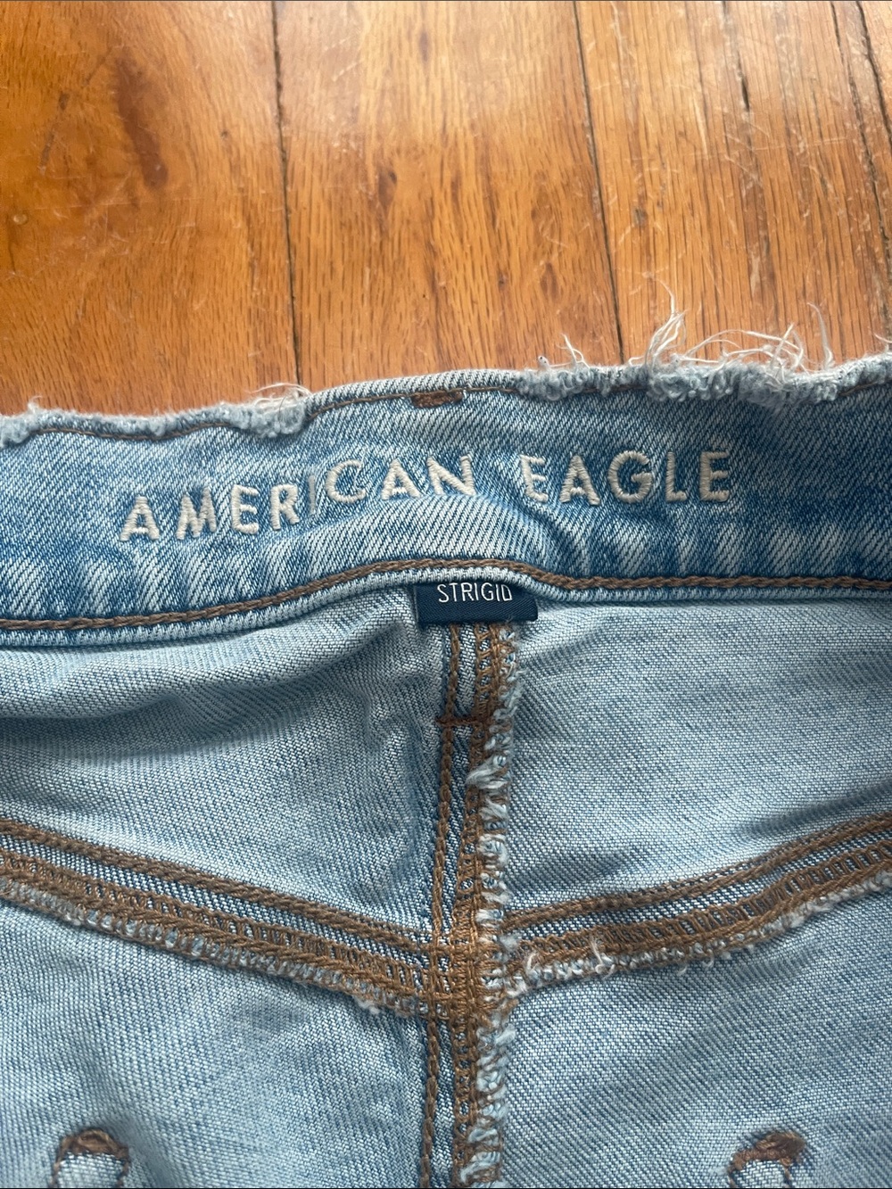 American Eagle Outfitters Light Wash Distressed Denim Shorts - Picture 3 of 4